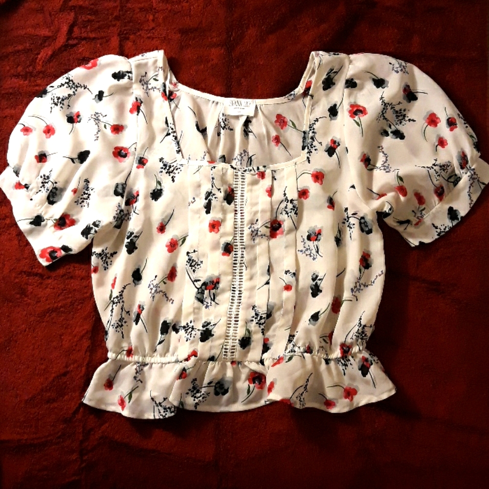 Sienna Sky white floral pintuck top short sleeve:M